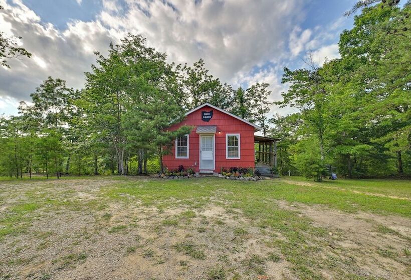 Cozy Beattyville Cabin W/ Fire Pit & Hot Tub