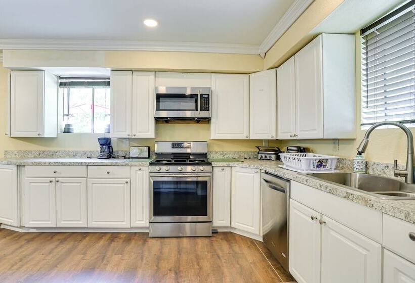 Peaceful Farm Retreat W/ Walking Trails On Site!