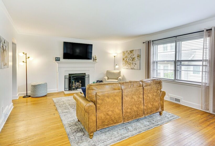 Dogwood Cottage  W/ Fireplace: 1 Mi To University