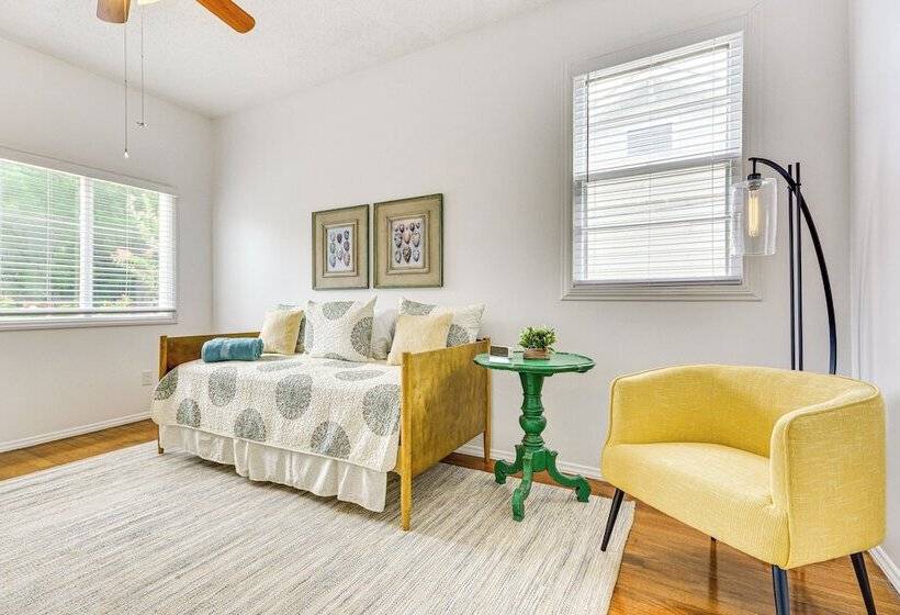 Dogwood Cottage  W/ Fireplace: 1 Mi To University