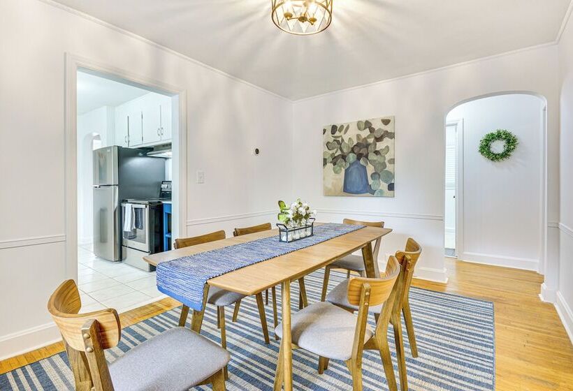 Dogwood Cottage  W/ Fireplace: 1 Mi To University