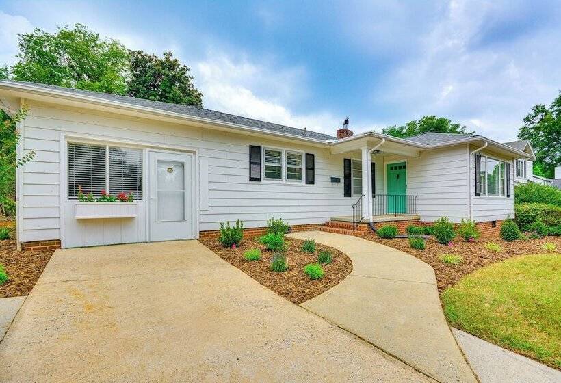 Dogwood Cottage  W/ Fireplace: 1 Mi To University