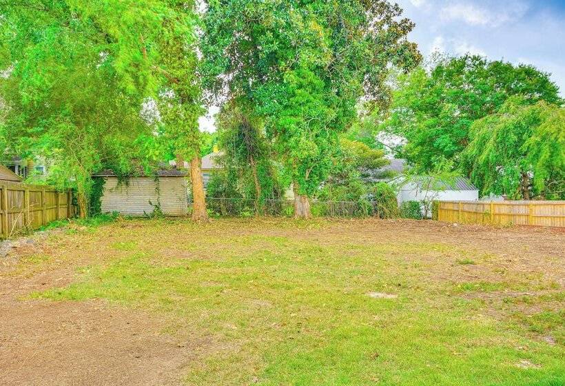 Dogwood Cottage  W/ Fireplace: 1 Mi To University