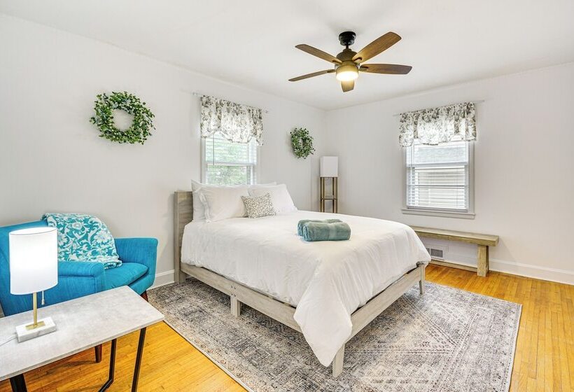 Dogwood Cottage  W/ Fireplace: 1 Mi To University