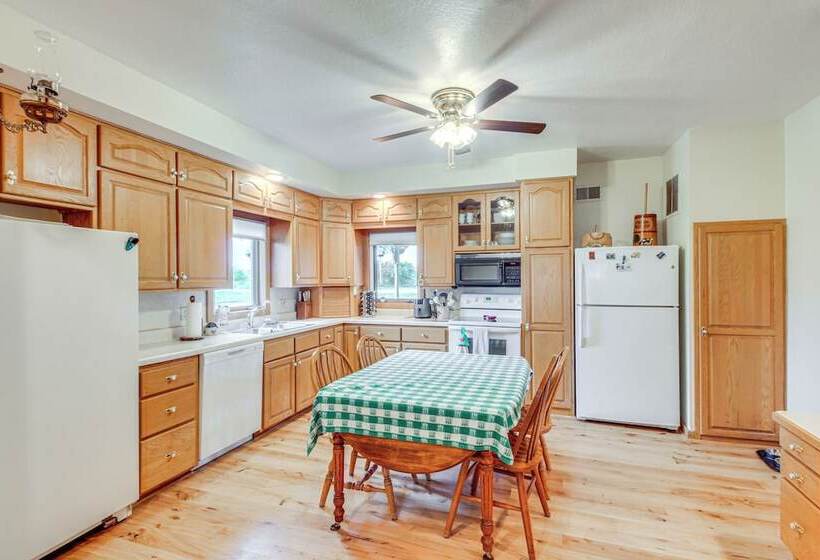 Erie Farmhouse W/ Fire Pit + Grill: Pets Welcome!