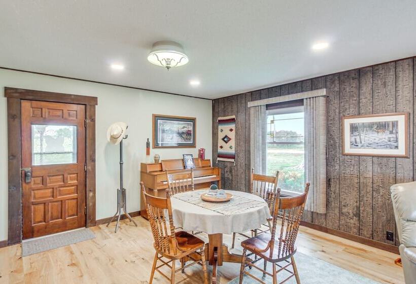 Erie Farmhouse W/ Fire Pit + Grill: Pets Welcome!