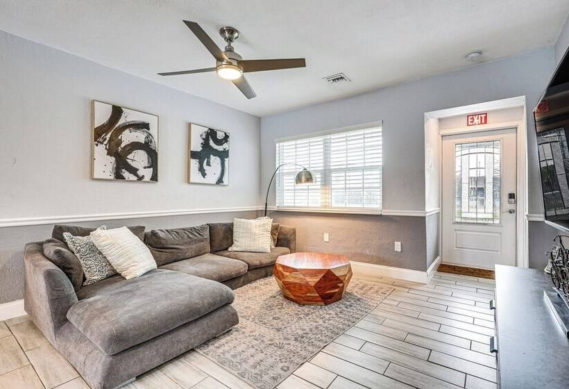 Hollywood Vacation Home W/ Patio & Gas Grill!