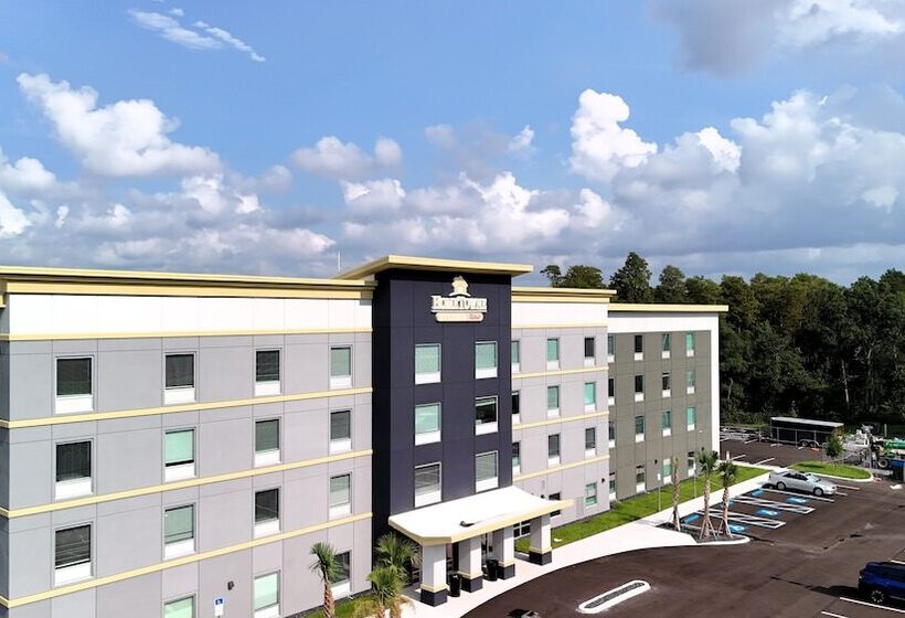 Отель Hometowne Studios By Red Roof Tampa   Airport