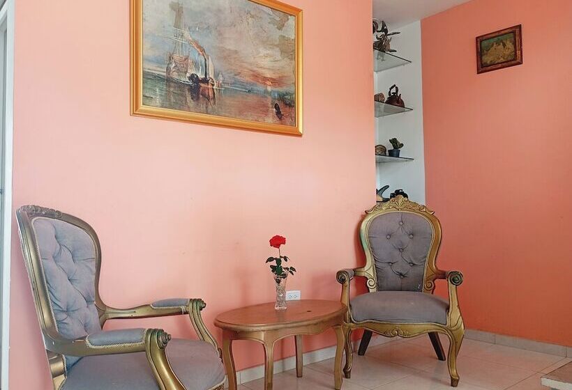 בית מלון כפרי Real Palace Tulua