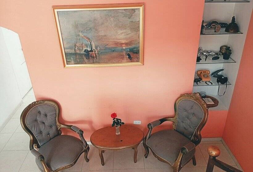 בית מלון כפרי Real Palace Tulua