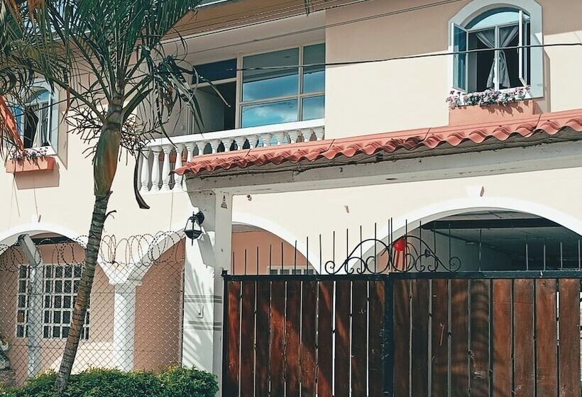 בית מלון כפרי Real Palace Tulua