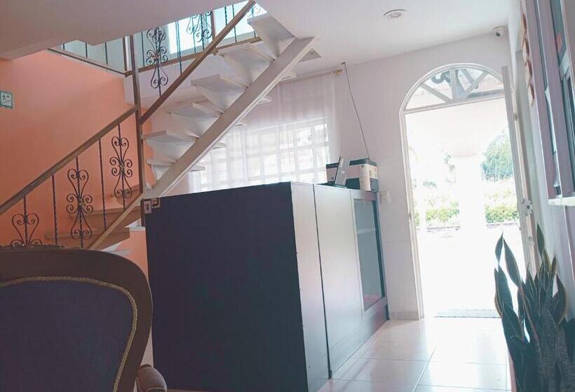 בית מלון כפרי Real Palace Tulua