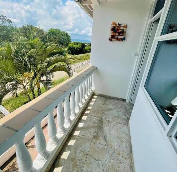 בית מלון כפרי Real Palace Tulua