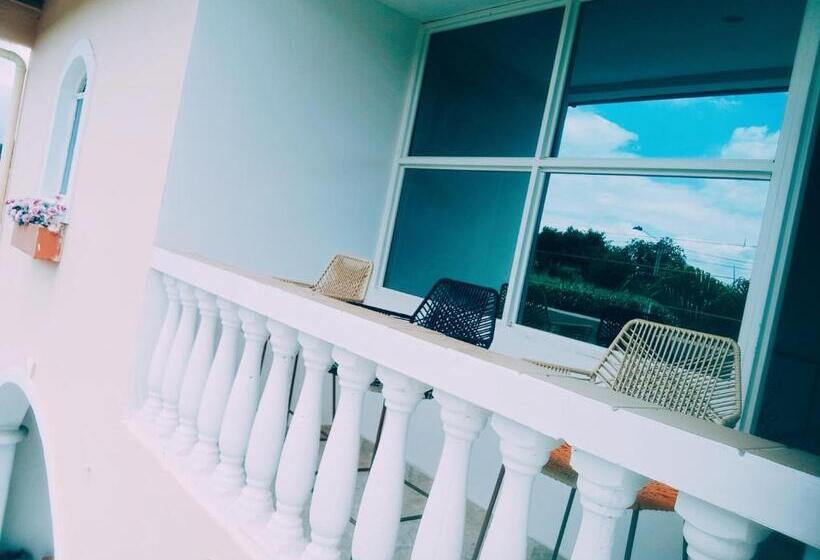 בית מלון כפרי Real Palace Tulua