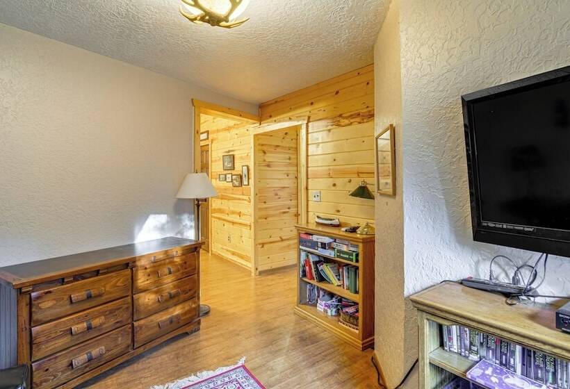 Island Park Fishing Cabin   Walk To Henrys Fork!