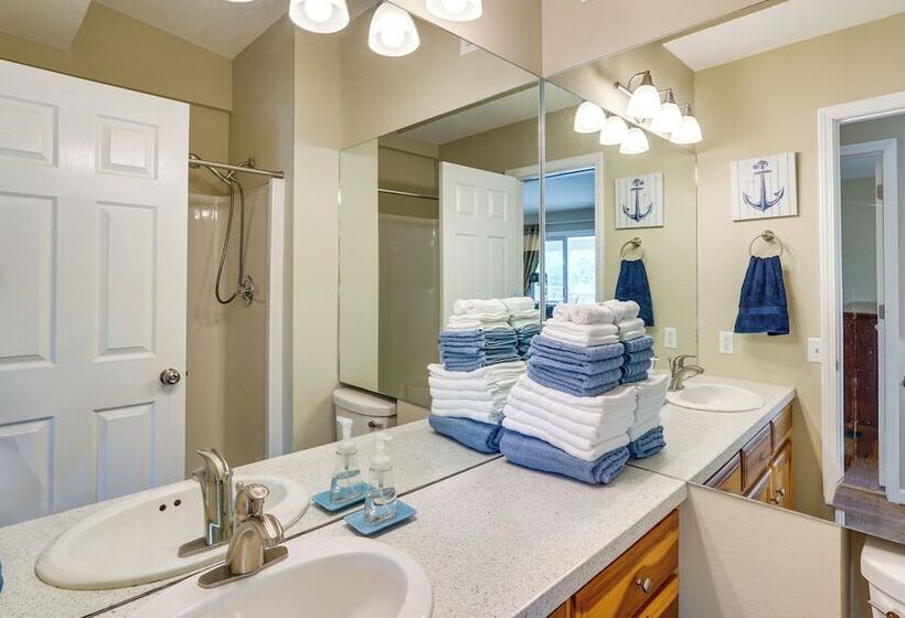 Large Lake Of The Ozarks Home: Deck, Dock & Views