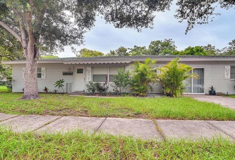 Largo Duplex W/ Patio, Near Beaches & Dining!