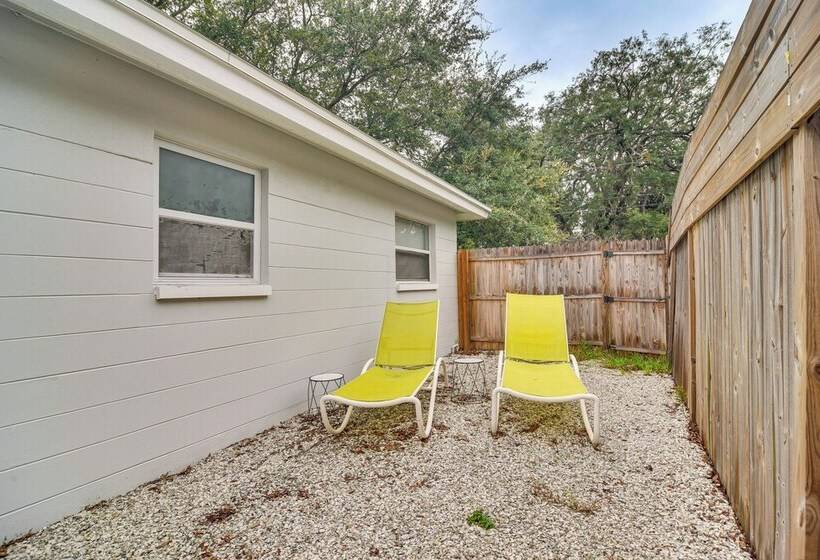 Largo Duplex W/ Patio, Near Beaches & Dining!