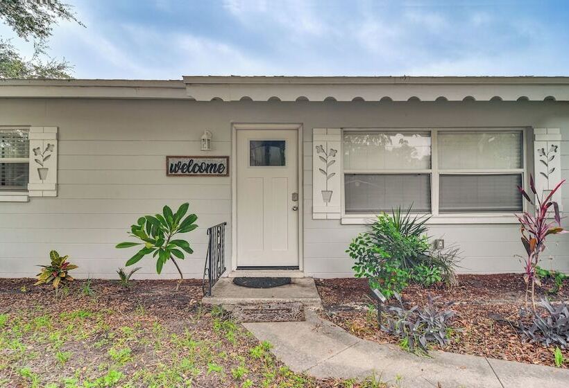 Largo Duplex W/ Patio, Near Beaches & Dining!