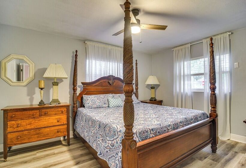 Largo Duplex W/ Patio, Near Beaches & Dining!