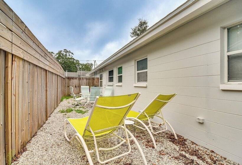 Largo Duplex W/ Patio, Near Beaches & Dining!