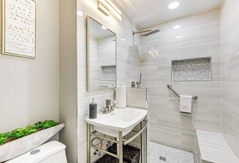 Fire Pit & Gazebo   Luxe Severn Family Home!