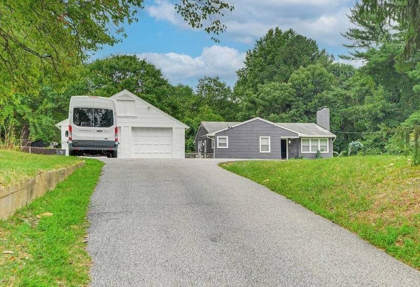 Fire Pit & Gazebo   Luxe Severn Family Home!