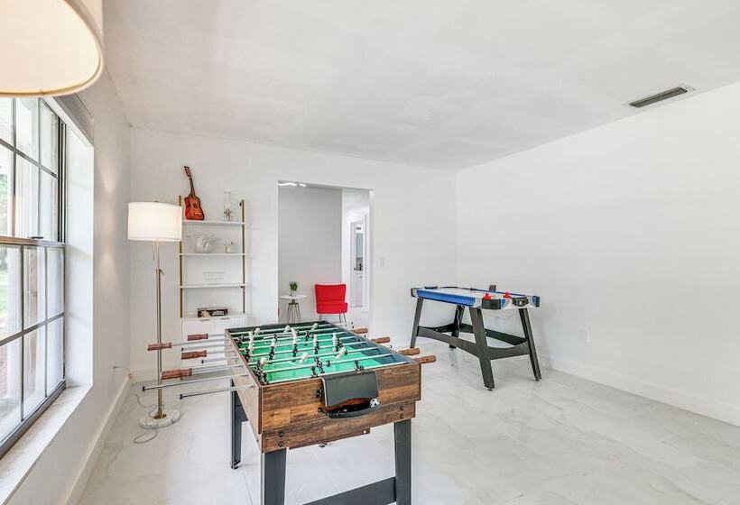 Modern Wimauma Family Home W/ Private Pool & Yard!