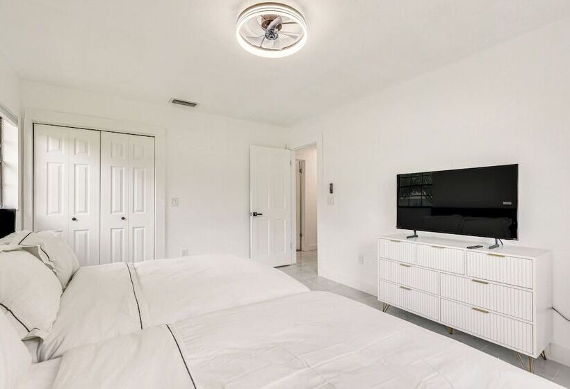 Modern Wimauma Family Home W/ Private Pool & Yard!