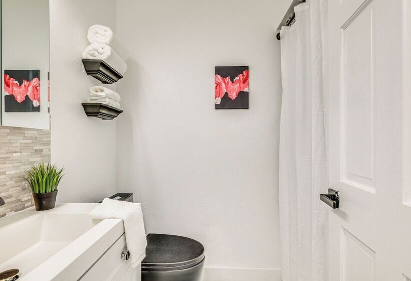 Modern Wimauma Family Home W/ Private Pool & Yard!