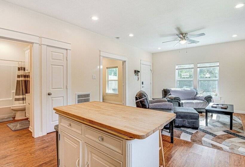 Montgomery Cottage W/ Fenced Yard < 1 Mi To Lakes!