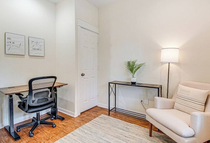 Montgomery Cottage W/ Fenced Yard < 1 Mi To Lakes!