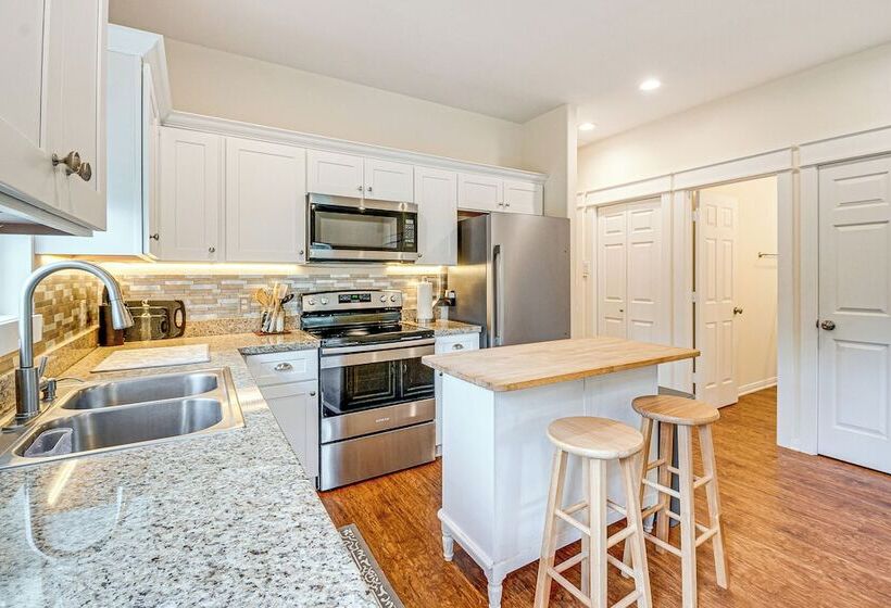 Montgomery Cottage W/ Fenced Yard < 1 Mi To Lakes!