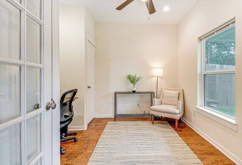 Montgomery Cottage W/ Fenced Yard < 1 Mi To Lakes!