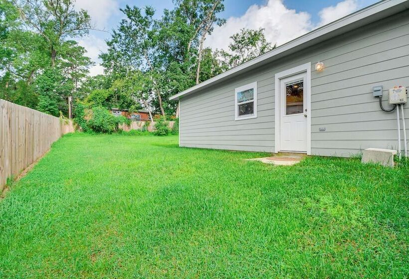 Montgomery Cottage W/ Fenced Yard < 1 Mi To Lakes!