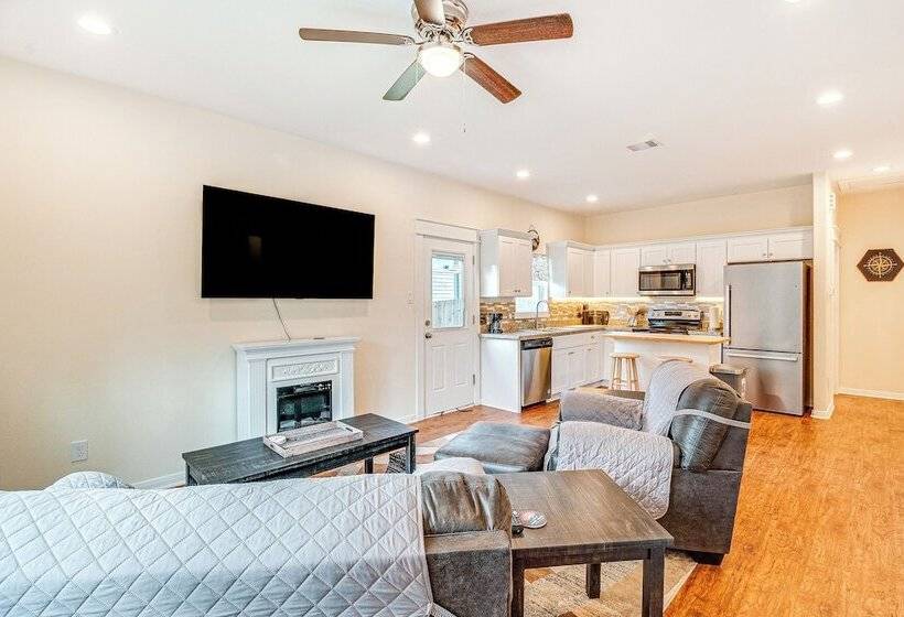 Montgomery Cottage W/ Fenced Yard < 1 Mi To Lakes!