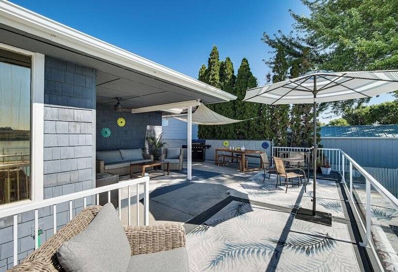 Moses Lake Retreat W/ Stunning Outdoor Oasis!