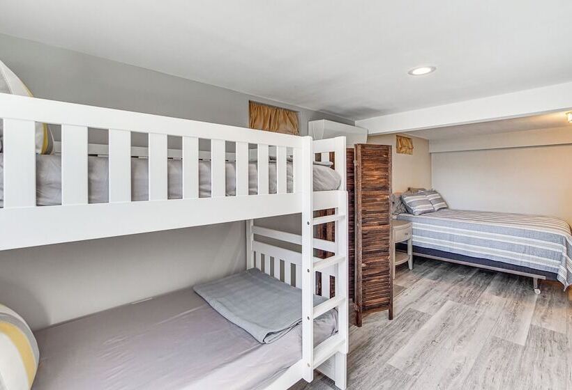 Moses Lake Retreat W/ Stunning Outdoor Oasis!