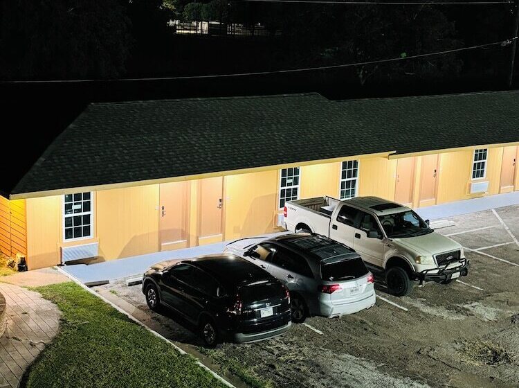 מוטל Express Inn & Suites