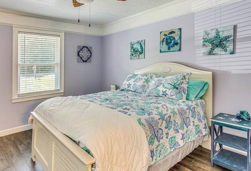 Ocean Isle Beach Home W/ Grill: 1 Mi To Beach!