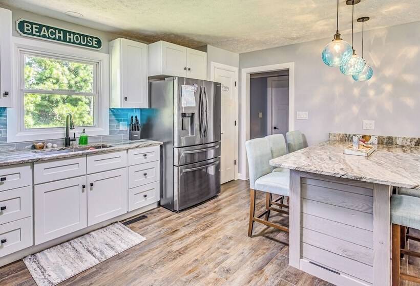 Ocean Isle Beach Home W/ Grill: 1 Mi To Beach!