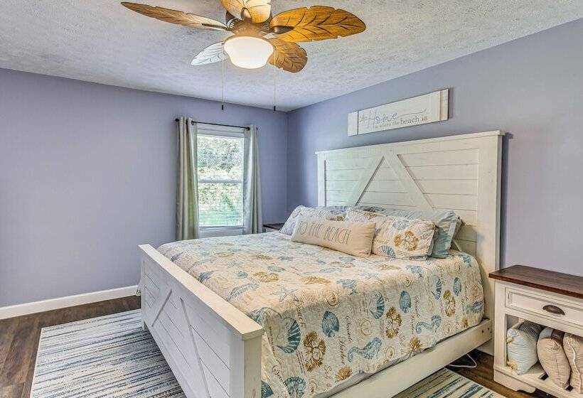 Ocean Isle Beach Home W/ Grill: 1 Mi To Beach!