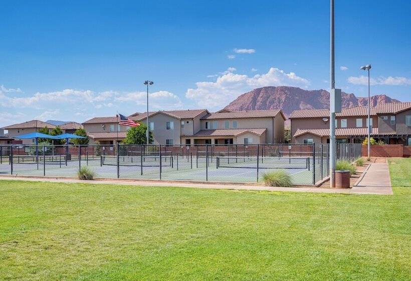 Paradise Village Oasis W/ Lazy River & Hot Tubs!