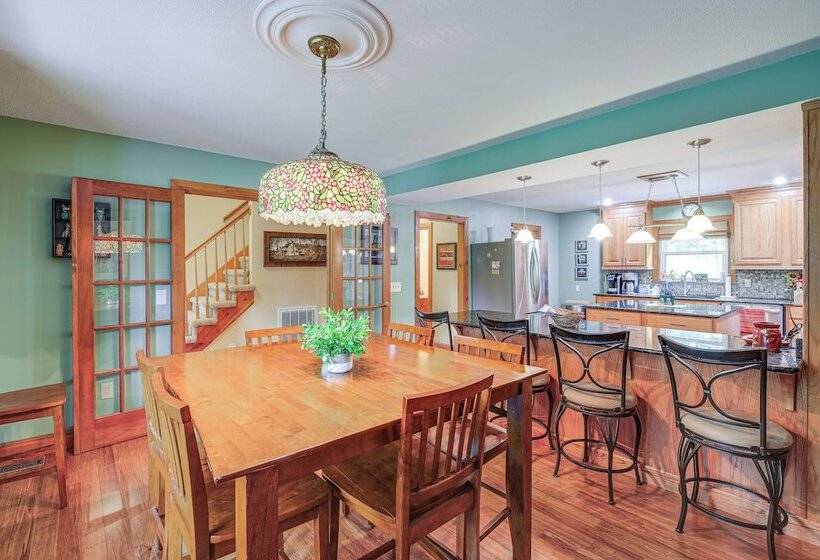 Peaceful Bluff City Retreat W/ Fire Pit & Grill