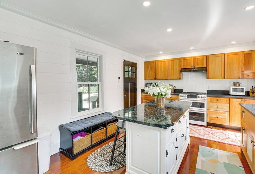 Peaceful Coastal Maine Retreat, Walk To Trails