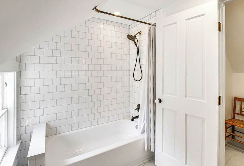 Peaceful Coastal Maine Retreat, Walk To Trails