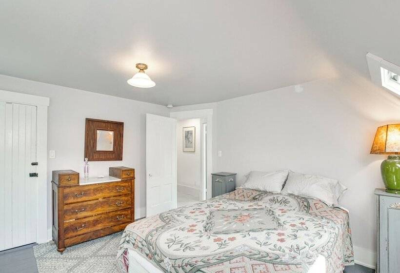 Peaceful Coastal Maine Retreat, Walk To Trails