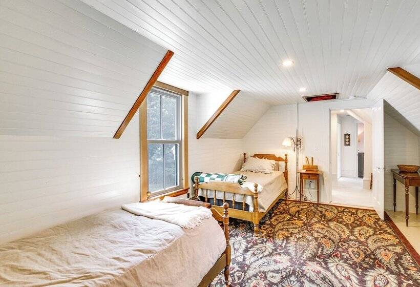 Peaceful Coastal Maine Retreat, Walk To Trails