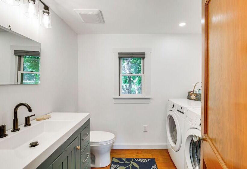 Peaceful Coastal Maine Retreat, Walk To Trails