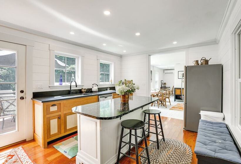 Peaceful Coastal Maine Retreat, Walk To Trails